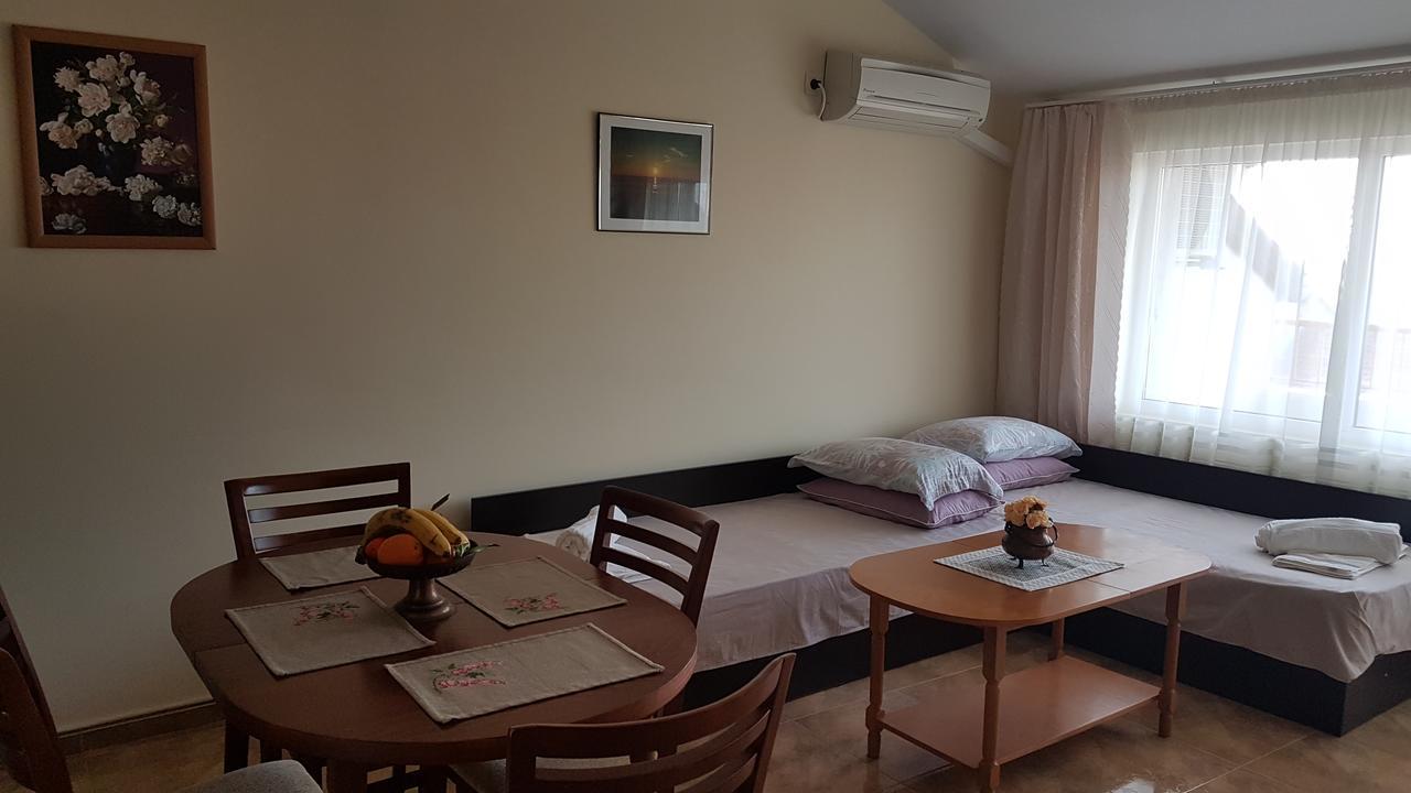 Tashevi Apartments Pomorie Exterior photo